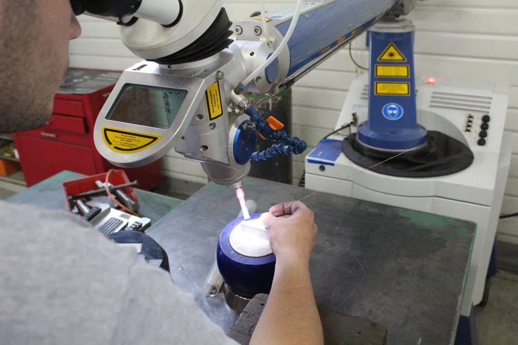 Réparation d’un outillage par soudure laser chez SUMMOP 86